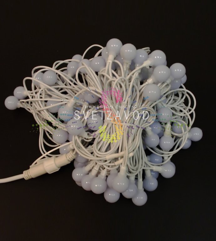 Детальное фото гирлянды Шарики: синие светодиодные шары диаметром 25 мм на гибком белом каучуковом кабеле, блок питания, степень защиты IP65.