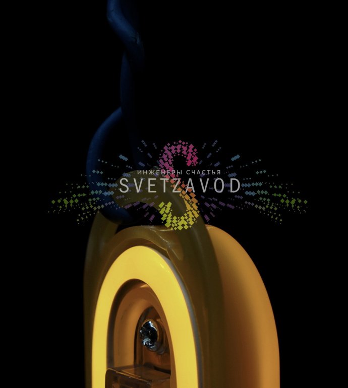 Крупный план светодиодной снежинки из гибкого неона с эффектом динамичной подсветки 'тающие сосульки', предназначенной для уличного и интерьерного использования.