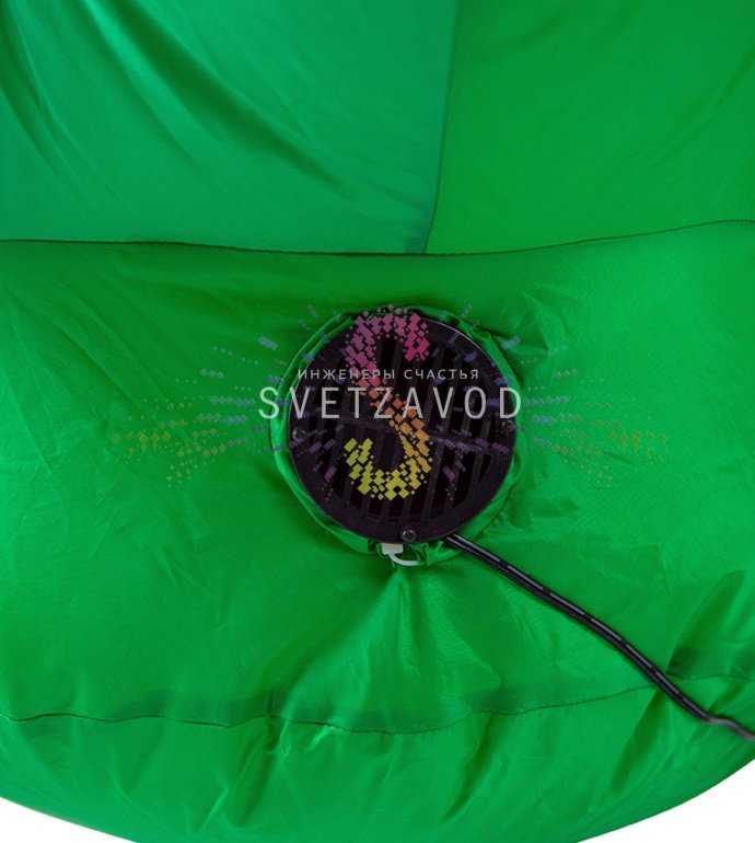 Крупный план надувной фигуры 3D Ель от Neon-Night. Видны прочный ПВХ материал, встроенные светодиоды теплого белого свечения и элементы крепления.