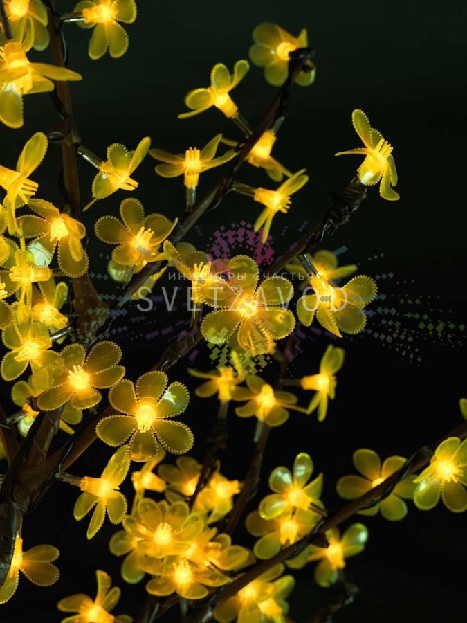 Детальное фото светодиодного дерева Сакура модели SDK-413 с желтыми светодиодами, гибкими ветвями и блоком питания. Видны все 224 LED.