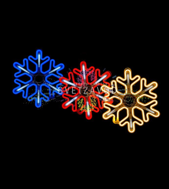 Крупный план синей светодиодной неоновой снежинки размером 40 см с эффектом плавного перелива света, имитирующего тающие сосульки, на упаковке с маркировкой IP65