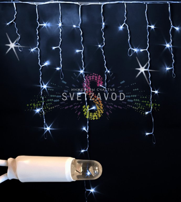 Детальное фото светодиодной бахромы Айсикл Rich Led: видны горизонтальный кабель, вертикальные нити разной длины, светодиоды DIP с защитными колпачками, прозрачный ПВХ провод и коннекторы.