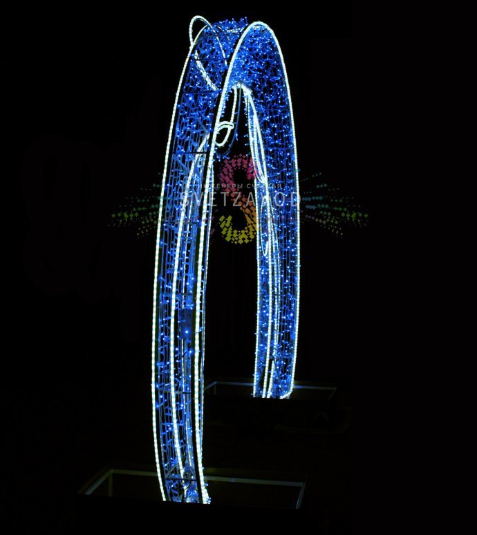 Детальное фото светодиодной арки Русский холод 350х300х35 см, металлический каркас с антикоррозийным покрытием, подключенная к сети.