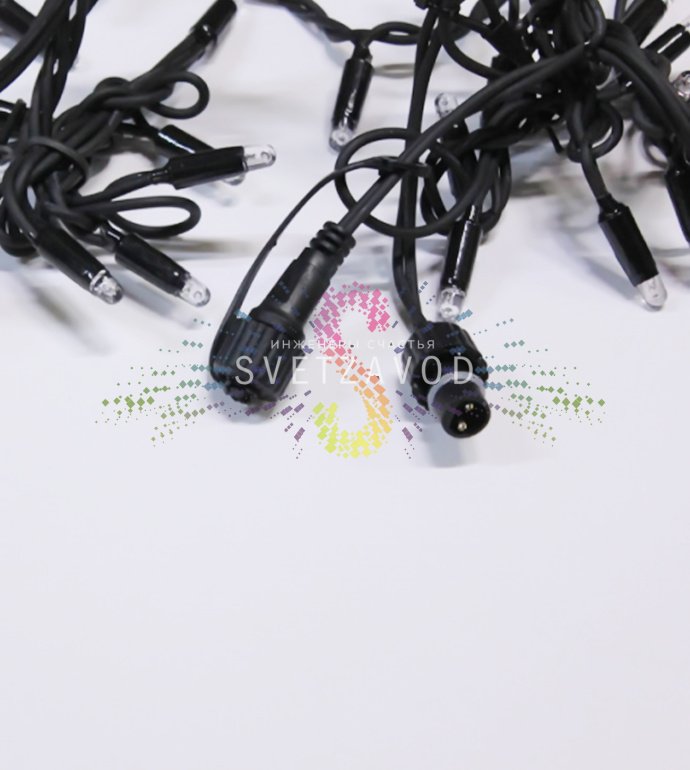 Детальное фото светодиодной бахромы Айсикл: горизонтальный кабель 4.8 метра с вертикальными нитями разной длины (50/60/50/40 см), черный каучуковый провод, светодиоды DIP с защитными колпачками.