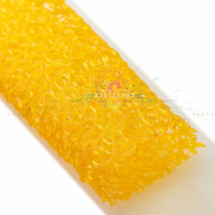 Детальное фото рулона декоративного материала Деколэйс из желтой ПВХ нити для обмотки металлоконструкций иллюминации.
