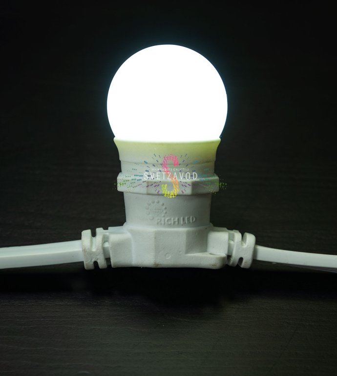 Декоративная светодиодная лампа Е27 мощностью 1Вт с 5 SMD-светодиодами, матовая белая колба диаметром 40 мм, цоколь стандарта Е27.