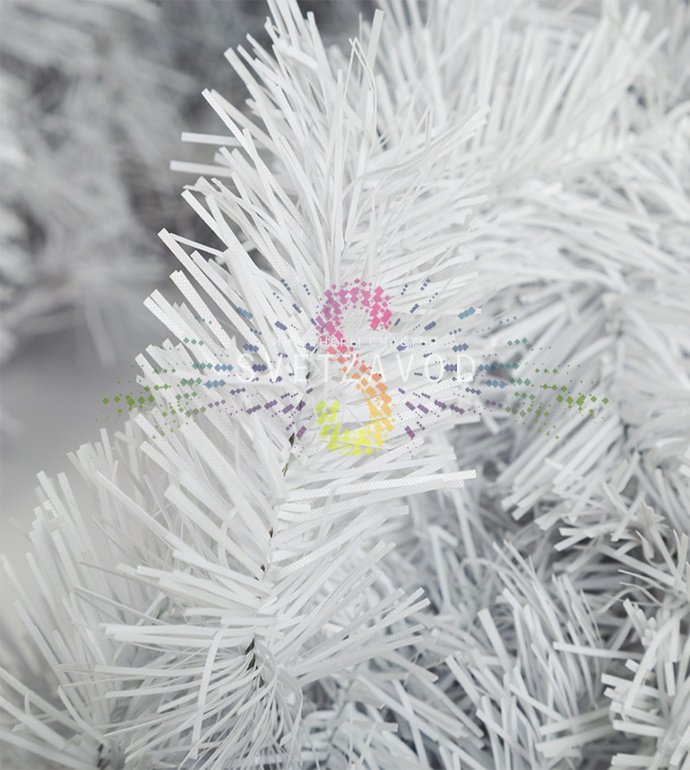 Детальное фото искусственного елового шлейфа Neon-Night: белоснежные ветки из ПВХ, длина 2,7 м, диаметр 36 см.