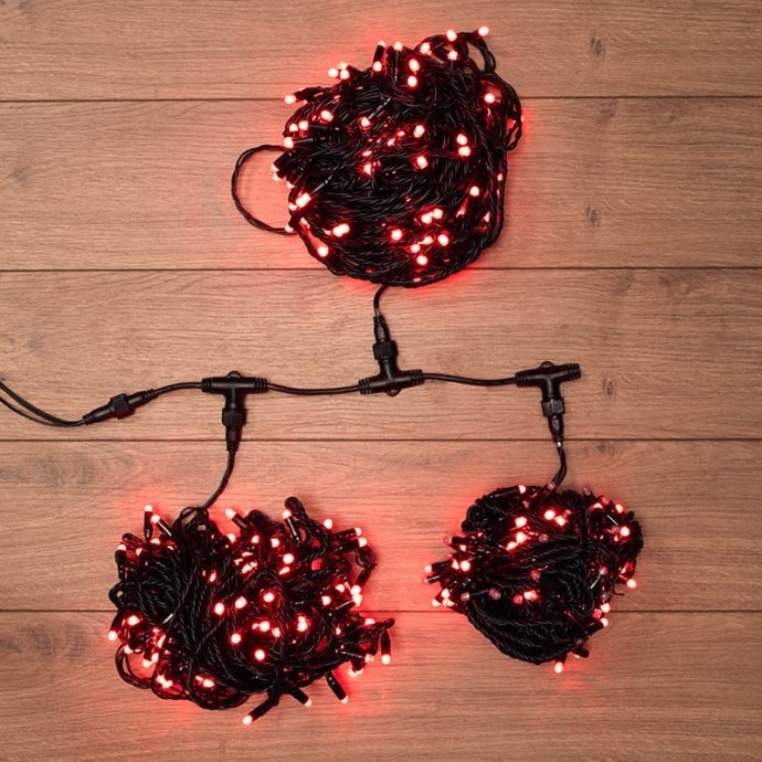 Детальное фото гирлянды Клип Лайт Спайдер: три черные нити с красными светодиодами, контроллер, блок питания 24В, упаковка. Детальное фото гирлянды Клип Лайт Спайдер: три черные нити с красными светодиодами, контроллер, блок питания 24В, упаковка.