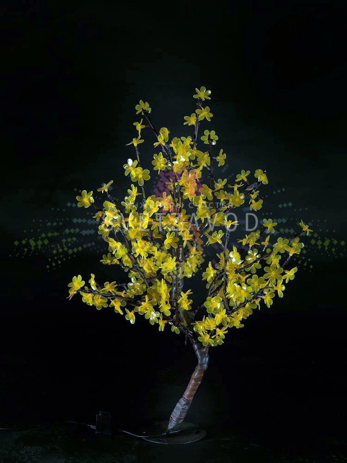 Детальное фото светодиодного дерева Сакура модели SDK-413 с желтыми светодиодами, гибкими ветвями и блоком питания. Видны все 224 LED.