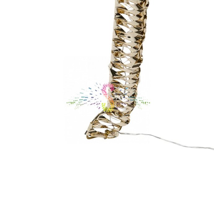 Детальное фото светодиодной каркасной фигуры 3D "Олень" с металлическим каркасом и 1440 светодиодами теплого белого свечения, установленной на улице.