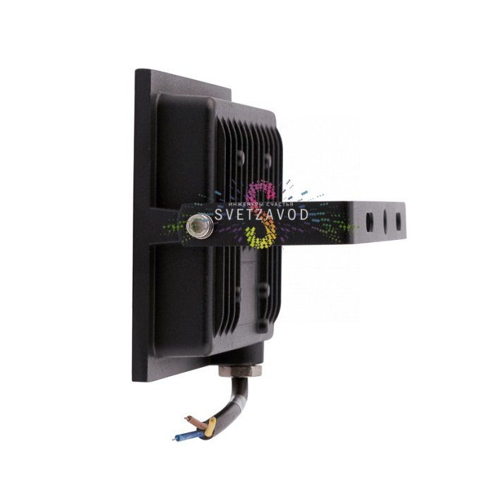 Детальное фото светодиодного прожектора REXANT 50Вт в черном алюминиевом корпусе с защитой IP65, стеклянным рассеивателем и поворотным креплением. Детальное фото светодиодного прожектора REXANT 50Вт в черном алюминиевом корпусе с защитой IP65, стеклянным рассеивателем и поворотным креплением.