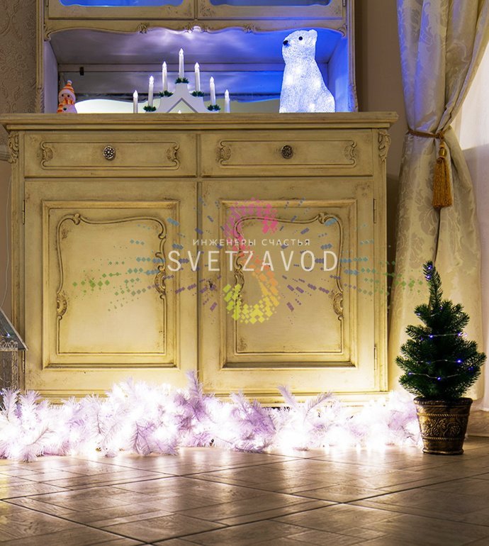 Детальное фото искусственного елового шлейфа Neon-Night: белоснежные ветки из ПВХ, длина 2,7 м, диаметр 36 см.