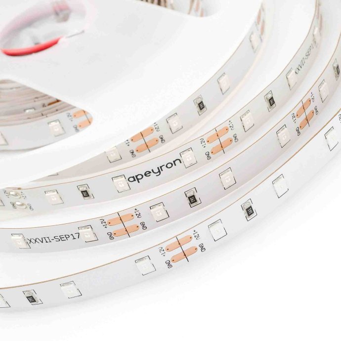 Детальное фото зелёной светодиодной ленты 12В ПРО SMD3528 IP20 60LED/м 5м на белой двухслойной основе 8мм