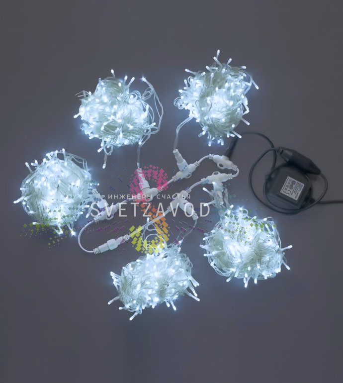 Детальное фото комплекта Клип Лайт Спайдер: 5 нитей по 20 метров на прозрачном проводе, блок питания, разветвитель. Видны светодиоды.