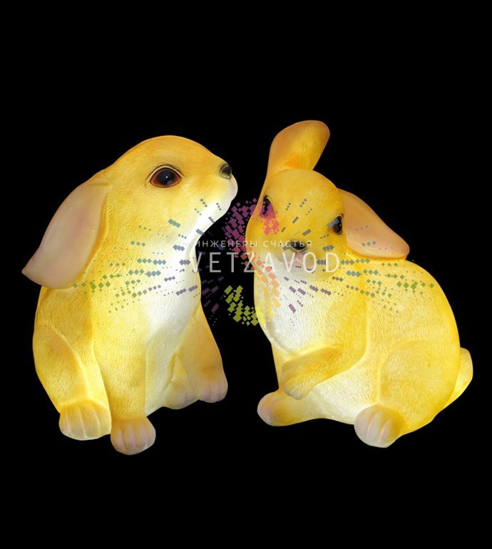 Детальное фото светодиодной фигуры Кролик из стекловолокна высотой 39 см. Видны текстура материала и равномерное свечение. Фигура установлена на траве, демонстрируя уличное использование. Детальное фото светодиодной фигуры Кролик из стекловолокна высотой 39 см. Видны текстура материала и равномерное свечение. Фигура установлена на траве, демонстрируя уличное использование.