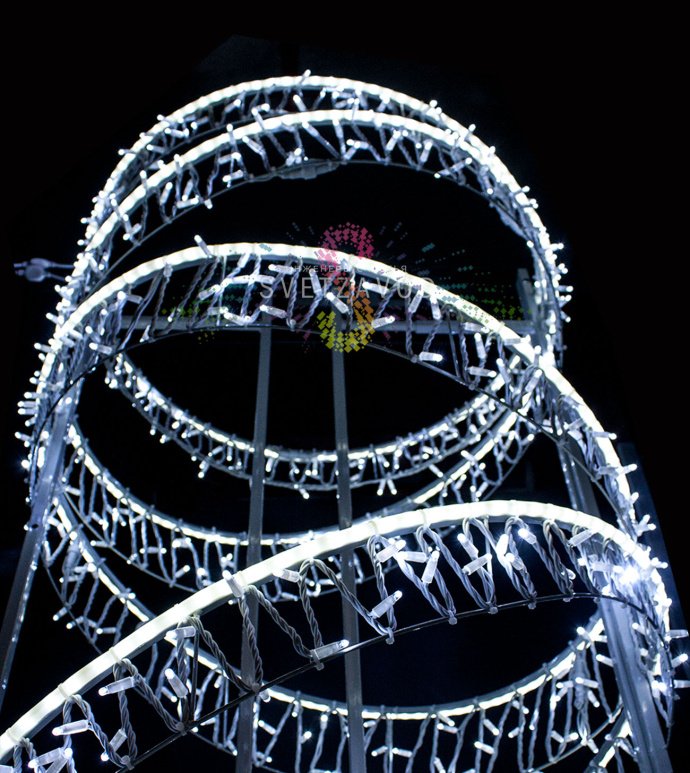 Детальное фото светодиодной консоли Танцующие кольца 220х90см. Видны металлический каркас, гибкий LED-дюралайт и светодиоды.