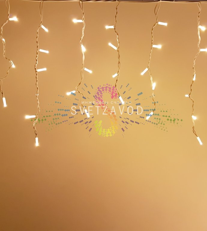 Детальное фото светодиодной бахромы Айсикл: горизонтальный кабель 4.8м с вертикальными нитями 50/60/50/40см, белый каучуковый корпус, светодиоды в защитных колпачках.