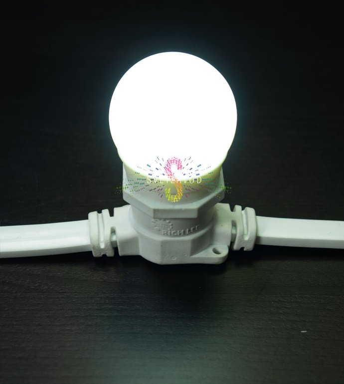 Декоративная светодиодная лампа Е27 мощностью 1Вт с 5 SMD-светодиодами, матовая белая колба диаметром 40 мм, цоколь стандарта Е27.