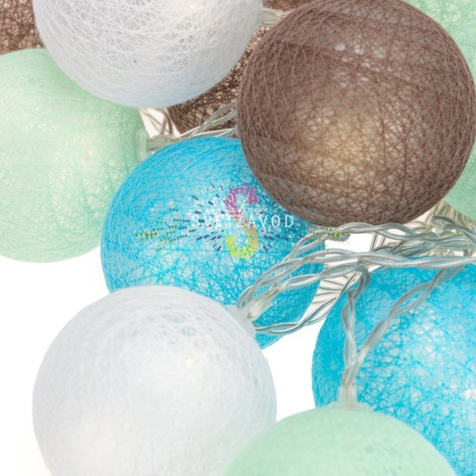 Детальное фото светодиодной гирлянды Тайские фонарики Северное сияние длиной 3.5 метра с 20 текстильными фонариками на прозрачном проводе.