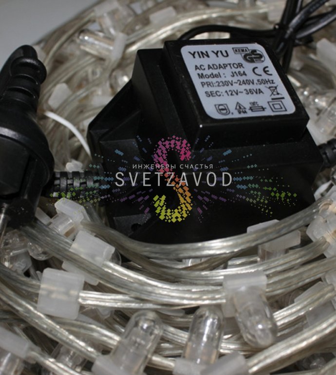 Детальное фото бухты светодиодного Клип Лайта 12В длиной 30 метров с 200 мерцающими диодами теплого белого цвета, блоком питания и защитными колпачками.