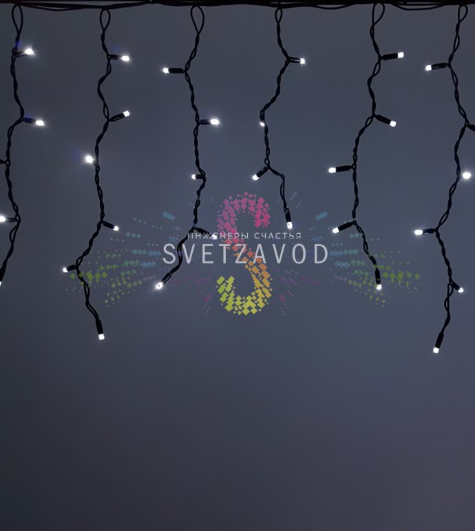 Детальное фото светодиодной бахромы Айсикл длиной 4.8 метра с нитями 50/60/50/40 см, черный каучуковый провод, светодиоды в защитных колпачках.