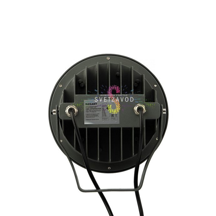 Детальное фото поворотного точечного прожектора Rexant: серый алюминиевый корпус, стеклянный рассеиватель, крепление для накладного монтажа. Детальное фото поворотного точечного прожектора Rexant: серый алюминиевый корпус, стеклянный рассеиватель, крепление для накладного монтажа.