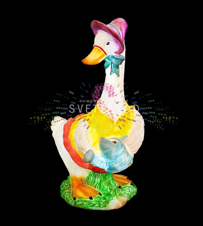 Детальное фото светодиодной фигуры Гусь с лейкой из стекловолокна. Видны светодиодная подсветка, конструкция и лейка. Размеры: высота 68 см, длина 30 см.
