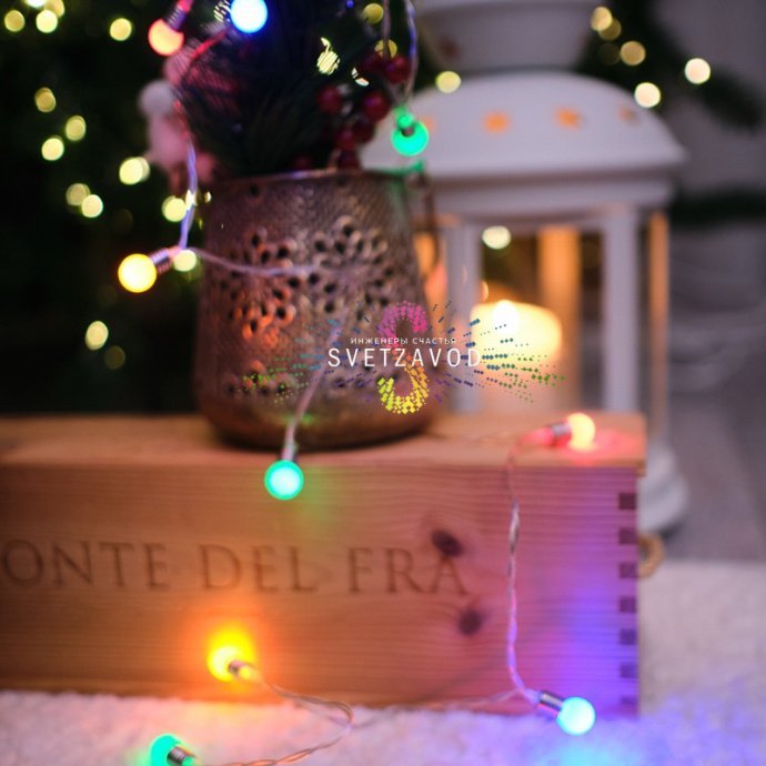 Детальное фото гирлянды Neon-Night: 10 разноцветных светодиодов на прозрачном ПВХ-проводе длиной 1.5 метра, питание от 2-х батареек АА.