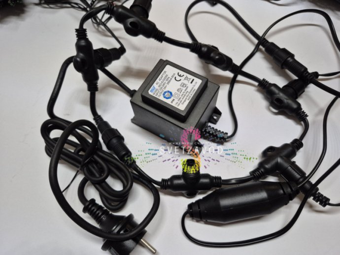 Детальное фото Клип Лайт Спайдер SSP-377: 5 нитей красных мерцающих светодиодов на черном ПВХ проводе, блок питания 220/24В, упаковка.