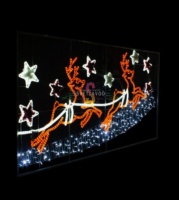 Детальное фото светодиодной перетяжки Сани с подарками: металлический каркас, LED-дюралайт красного, желтого, белого и теплого белого свечения, уличное крепление. Детальное фото светодиодной перетяжки Сани с подарками: металлический каркас, LED-дюралайт красного, желтого, белого и теплого белого свечения, уличное крепление.