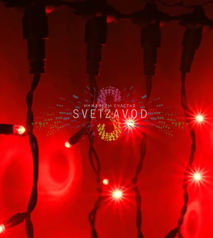 Детальное изображение светодиодного дождя SPL-945: видны черные каучуковые провода, 20 нитей по 1.5 м с красными светодиодами, коннекторы для соединения.