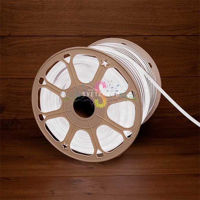 Крупный план светодиодного гибкого неона прямоугольного сечения 8х16 мм с матовой оплеткой, видна плотная посадка диодов.