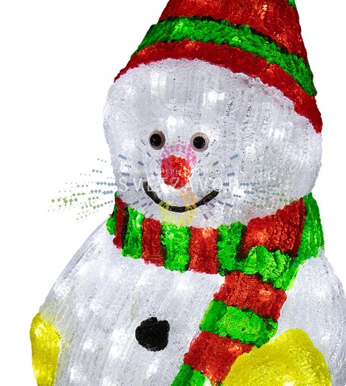 Детальное фото акриловой 3D фигуры Снеговика с шарфом. Видны 200 ярких светодиодов, металлический каркас и монтажные отверстия. Фигура установлена на улице.