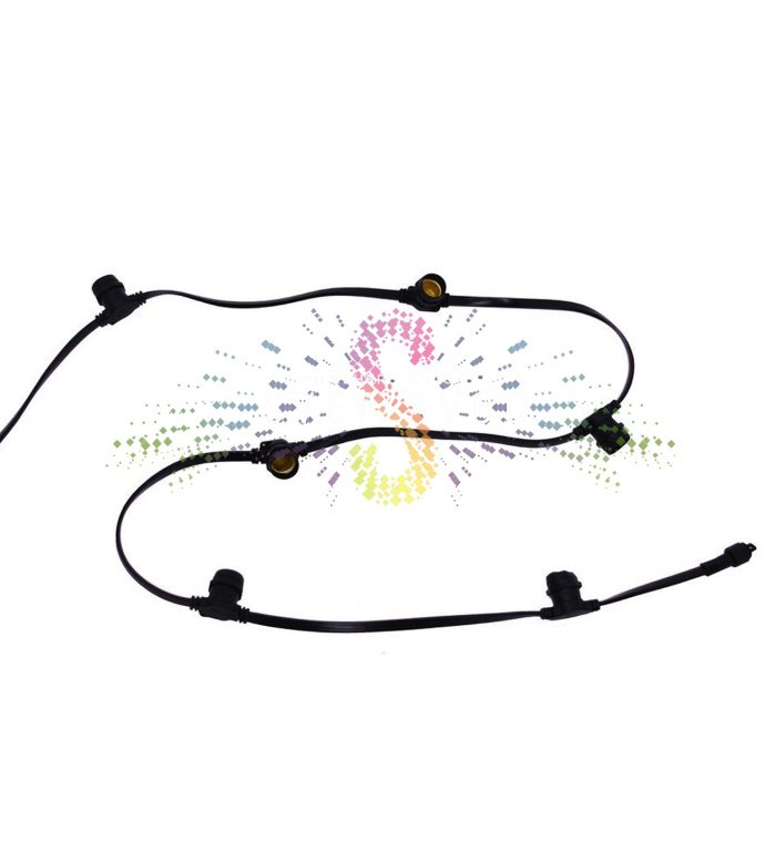 Крупный план гирлянды Белт лайт SBL-911: черный прорезиненный ПВХ провод, патроны E27 с шагом 40 см, степень защиты IP65.