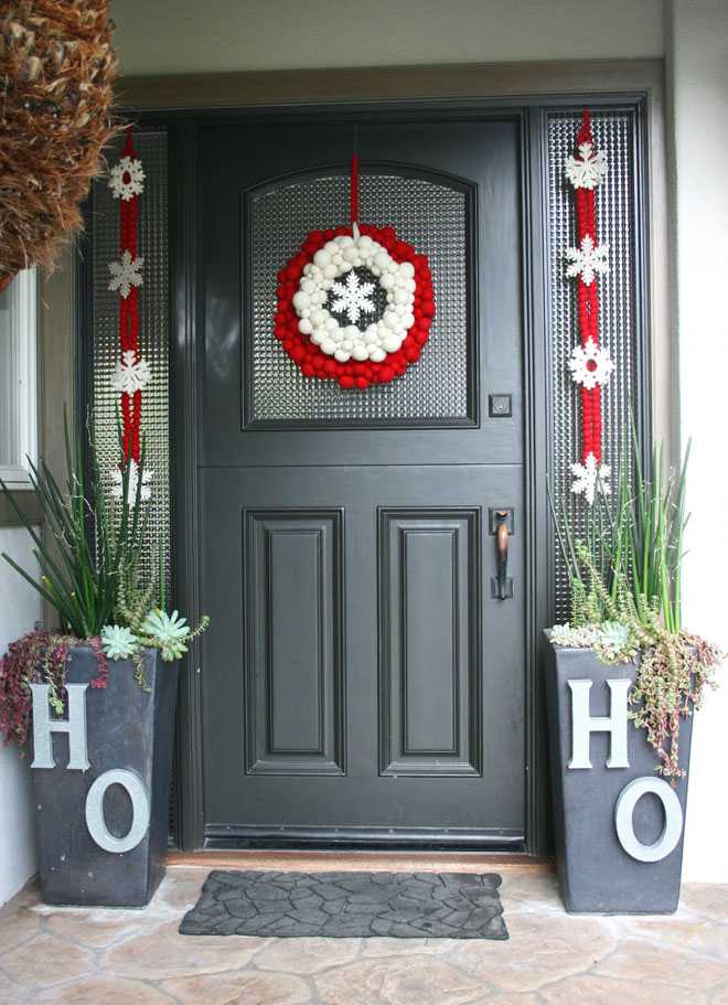 30-ideas-to-decorate-front-door-for-christmas-12.jpg