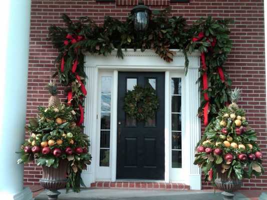 30-ideas-to-decorate-front-door-for-christmas-18.jpg