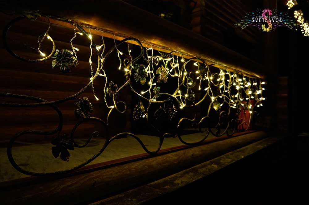 aistovo-house-wood-led-icicle-light.jpg