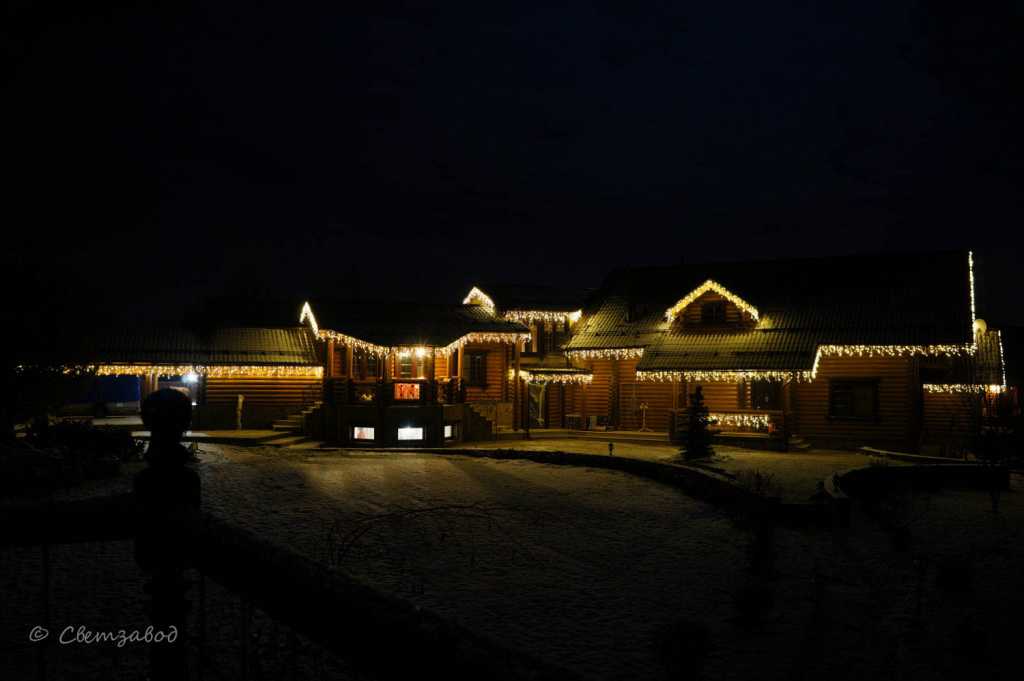 aistovo-house-wood-led-icicle-light-3.jpg