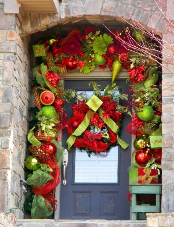30-ideas-to-decorate-front-door-for-christmas-25.jpg