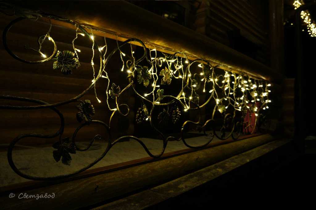 aistovo-house-wood-led-icicle-light-6.jpg