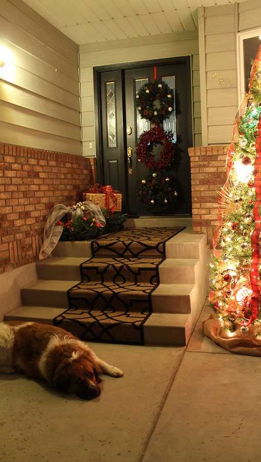 30-ideas-to-decorate-front-door-for-christmas-05.jpg