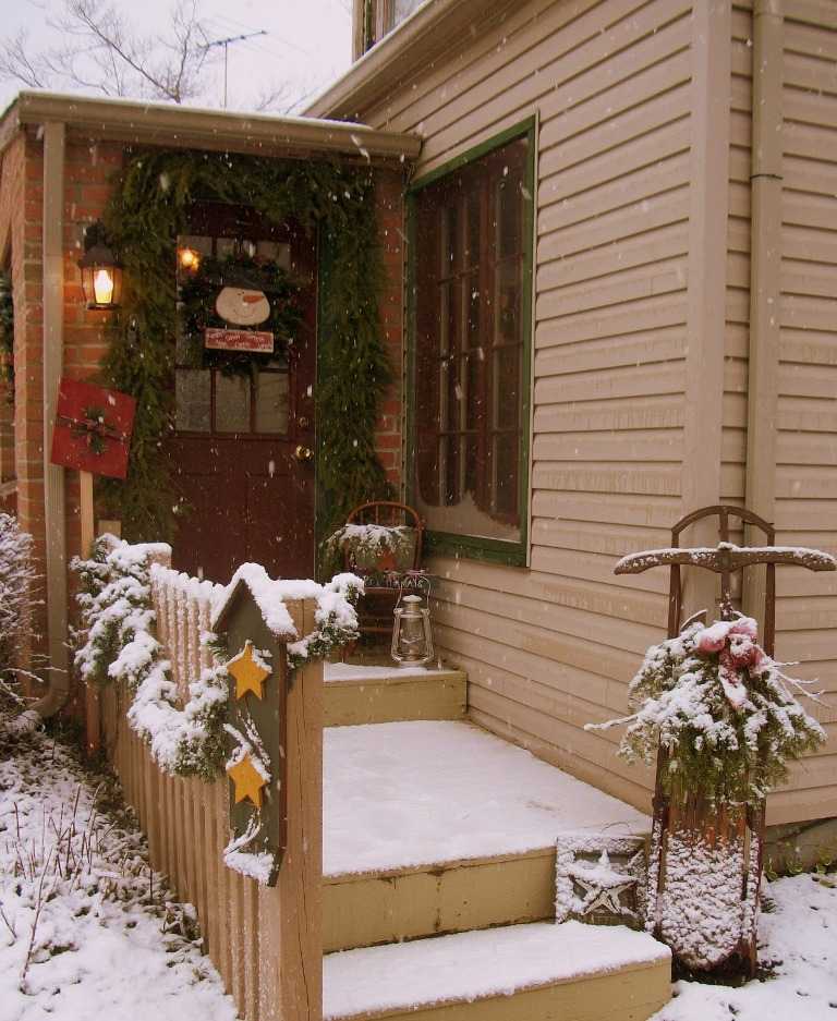 30-ideas-to-decorate-front-door-for-christmas-13.jpg